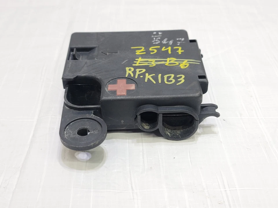Audi S4 A4 2009-2012 batería terminal positivo caja de conexiones OEM 8K0937517A Foto 2 de 4