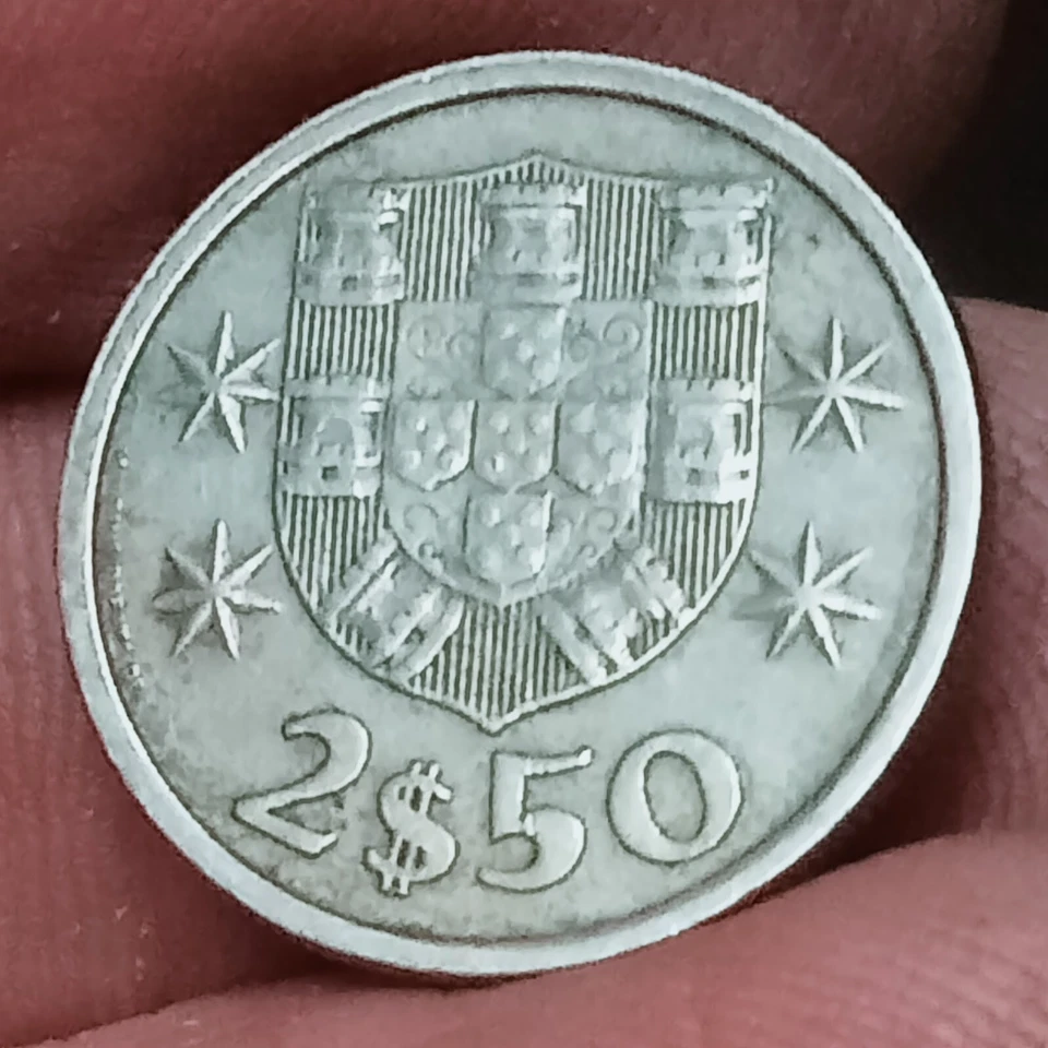 1973 2.5 escudos Portugal FOR COLLECTOR - Image 3 of 4