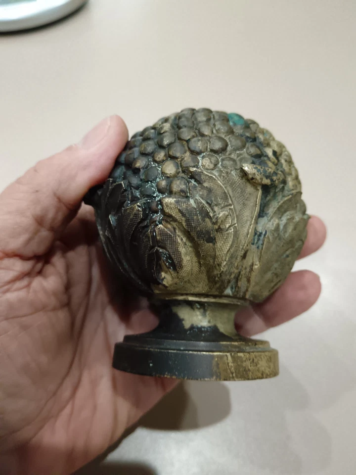 Ancien boule de rampe d'escalier en bronze, pomme de pin feuille d'alcanthe. N°1 - Photo 4/4