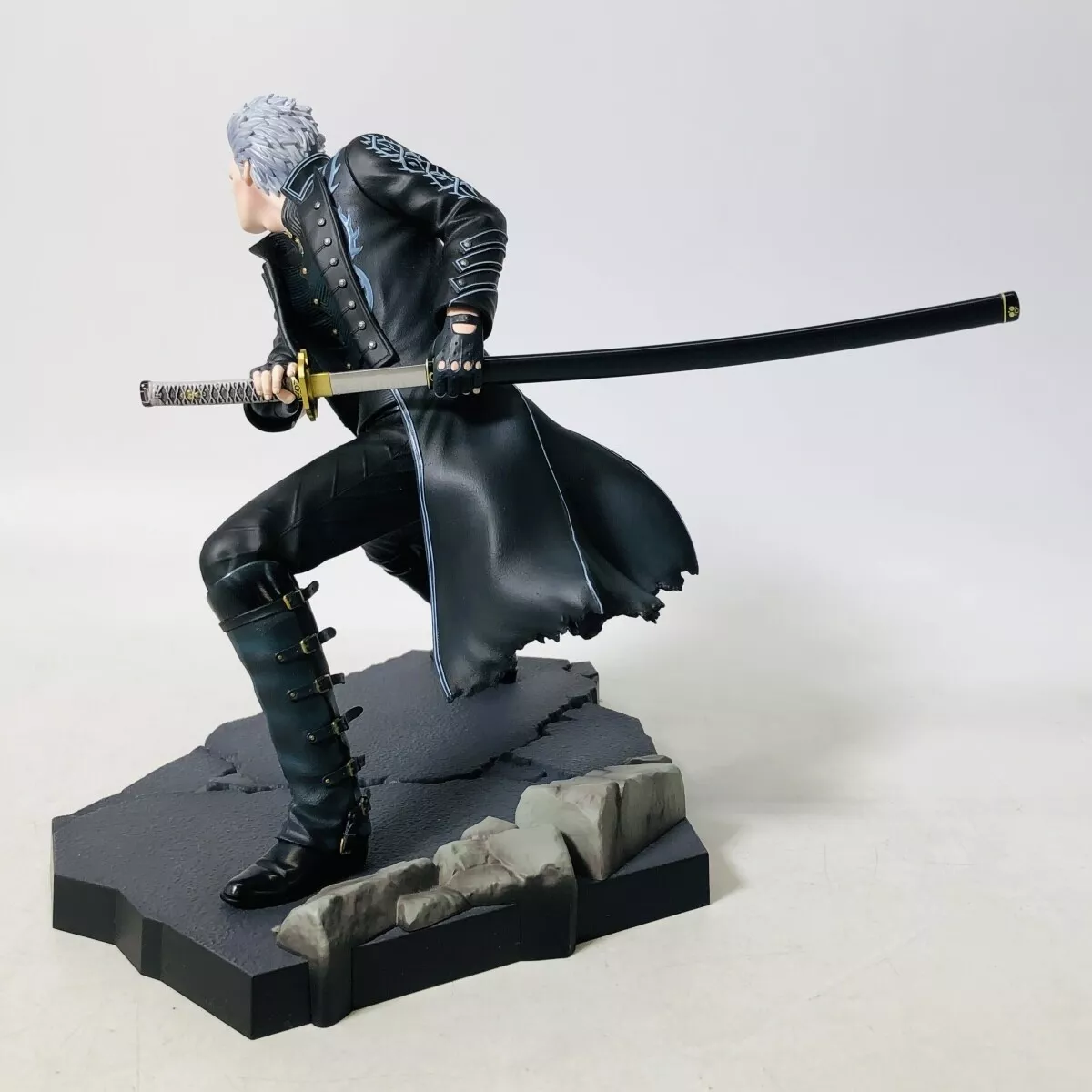 Vergil Devil May Cry 5 ARTFX J Figure - Broke Otaku: Anime & Manga