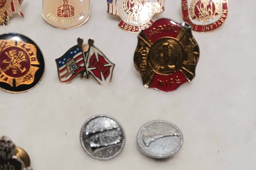 Menge 14 Vintage Feuerwehr Pin Rückseiten Revers Rucksack Hut Sammelalbum Glitzer - Bild 4 von 8