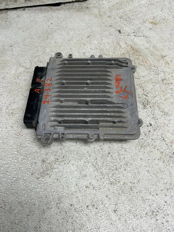 Mercedes Benz Sprinter 2500 2019 controlador de computadora de motor OEM ID 6429008401 Foto 4 de 4