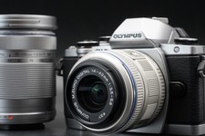 9702 cuts Olympus OM-D E-M10 16.1MP Digital SLR Camera Silver w/ 2 Lens 11447
