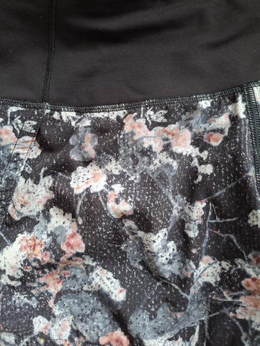 Lululemon Run Times II Shorts Größe 2 schwarz Blumenmuster bunt 4 Zoll Activewear - Bild 3 von 9