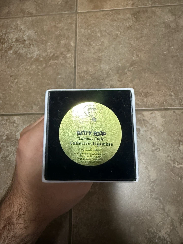 Vintage Danbury Mint BETTY BOOP Campus Cutie Collector Figurine. Mint Condition. - Image 4 of 4