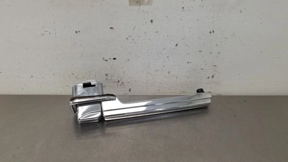 93 GMC G2500 VANDURA PUERTA TRASERA GRANERO EXTERIOR MANIJA PUERTA PASAJERO DERECHO CROMO Foto 2 de 4