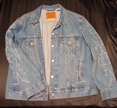 Levi's Women's Blue Trucker Jacket Size L Embroidered Sleeves Button Pockets