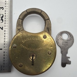 Candado y llave vintage EAGLE LOCK CO. Terryville Conn. EE. UU. HE 1 9P16