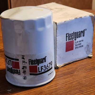 Lot of 8 Filters - Fleetguard LF3679        Oil Filter For Chevy GMC Trucks, SUV