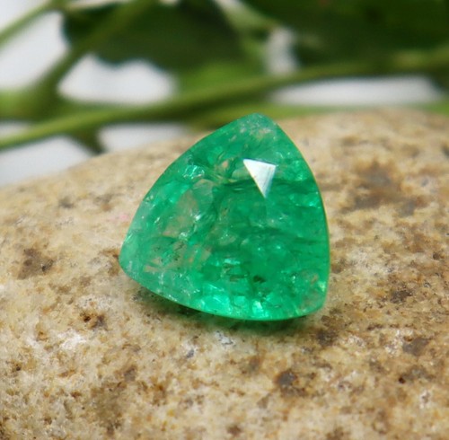 Emerald green Certified stone Loose Gemstone Trillion Cut 8-10 Ct - Picture 7 of 8