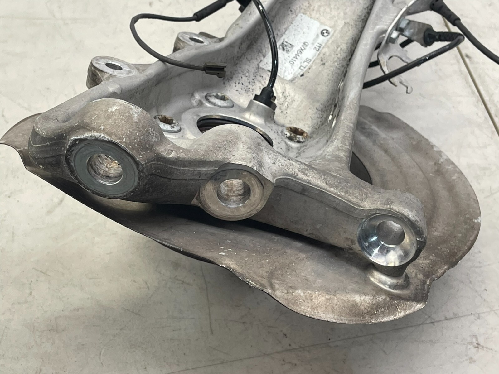 2014-2019 BMW I8 OEM FRONT LEFT SPINDLE KNUCKLE WHEEL BEARING HUB ASSEMBLY