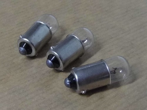 Triumph Tiger Cub 988 Headlight Side light/Pilot Light 6 Volt Bulb x3 ' - Picture 3 of 3