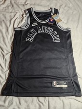 Ultimate San Antonio Spurs Collector and Super Fan Gift Guide 49