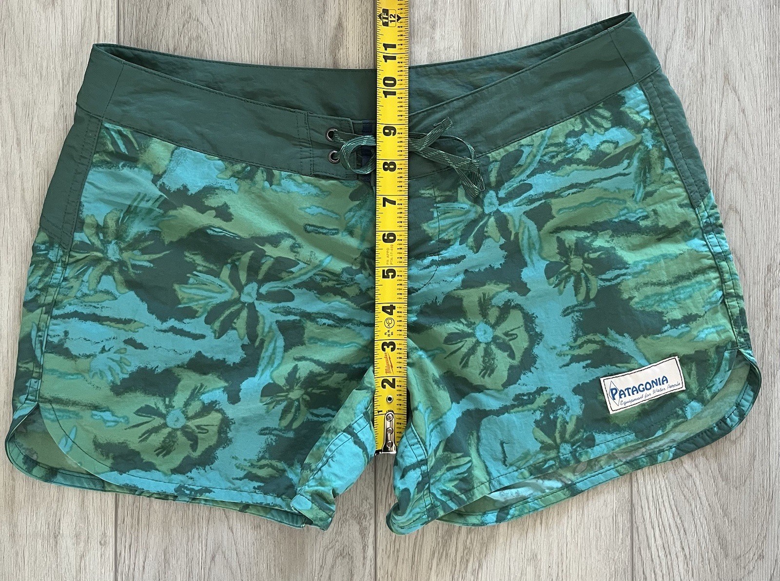 Patagonia Women's Wavefarer Boardshorts Floral Print 76594 Women’s Size 6 thumbnail 7