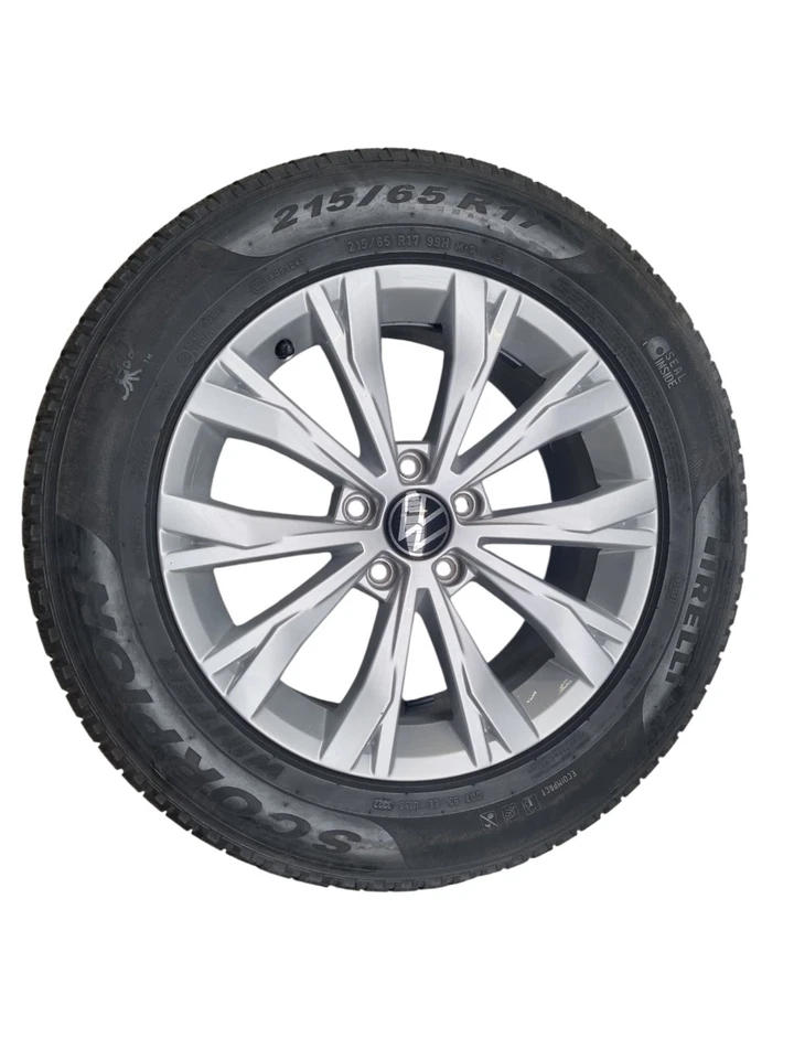 Original VW Tiguan II Montana Felgen Allspace 215 65 17 Pirelli Winterreifen - Bild 2 von 4