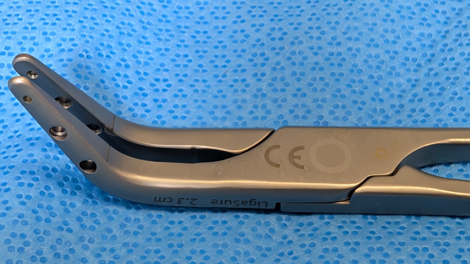 Covidien LigaSure R4D859701 Vessel Sealing Forceps, 60° 2.3cm Valleylab XTD AXS