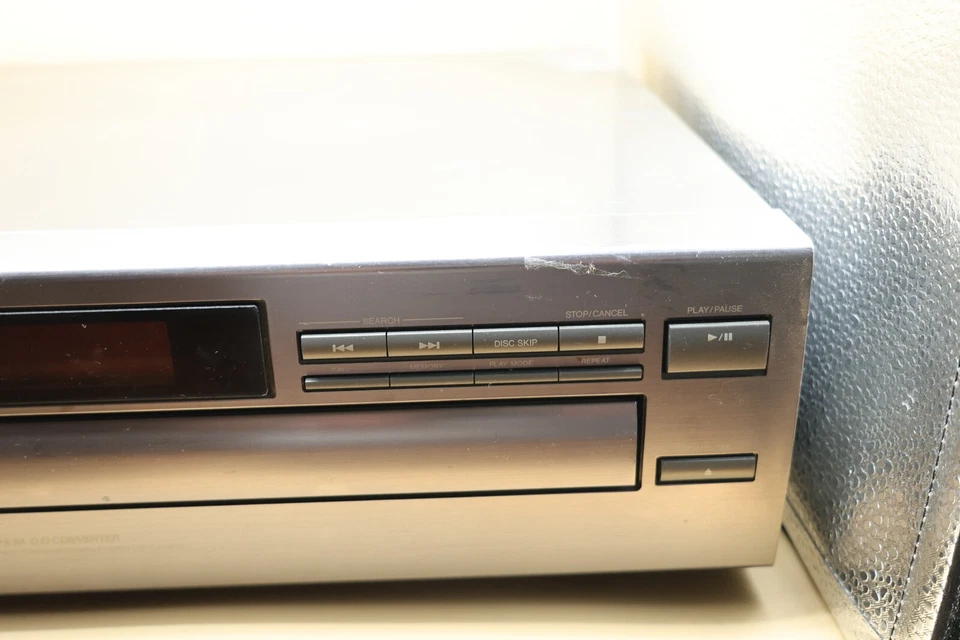 JVC Compact 5 Disc Automatic Changer Model: XL-F207TN No Power Cord for parts. - Image 4 of 4
