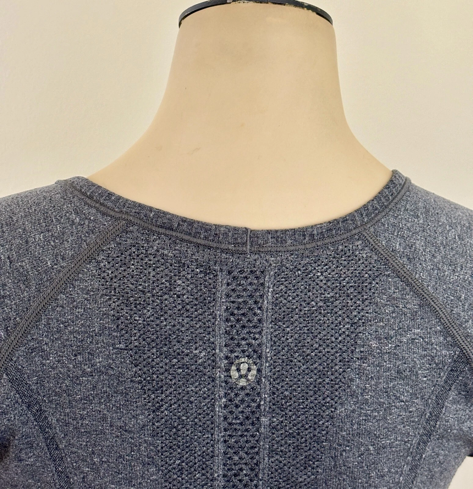 lululemon run swiftly v-neck stretch exc shirt