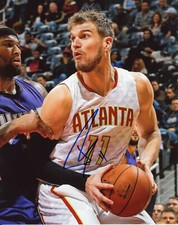 Tiago Splitter   Autographed 8x10 Atlanta Hawks  Free Shipping   #S2339A