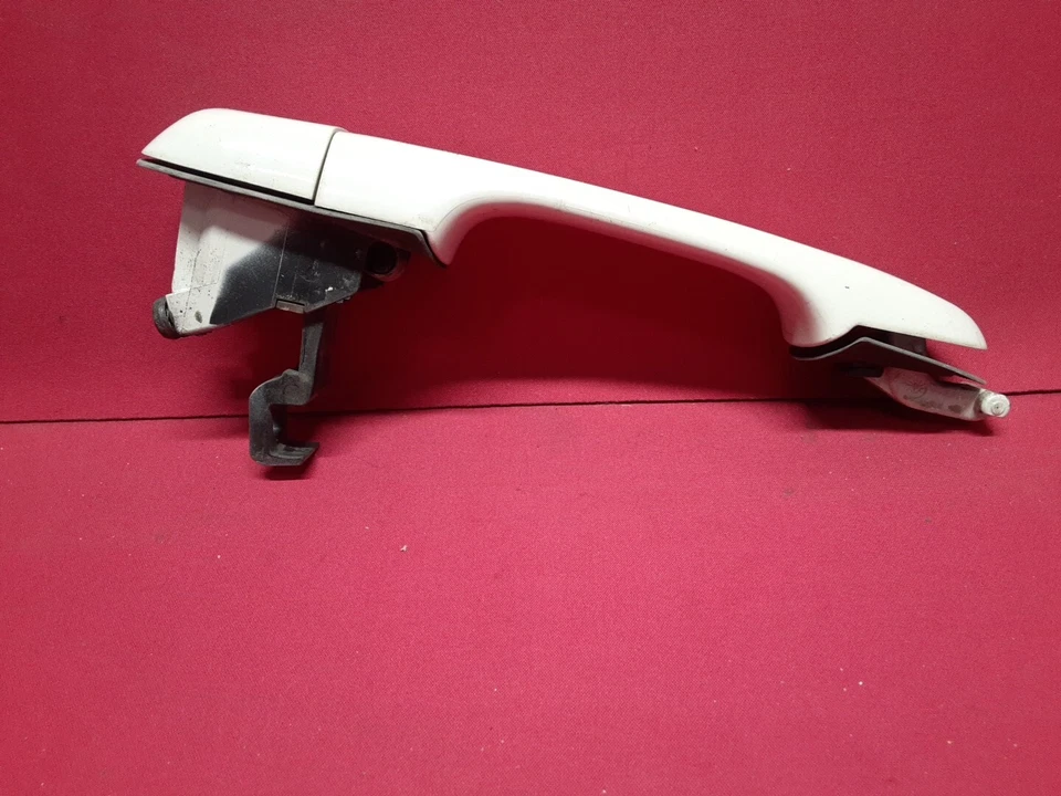 1998 1999 Volvo S70 V70 FRONT RIGHT PASSENGER Door Handle - 189 Polar White - Image 3 of 4