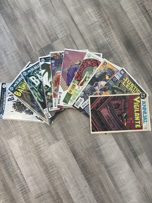 Lot Of 10 DC Comics Featuring Harley Quinn, Batman, & More