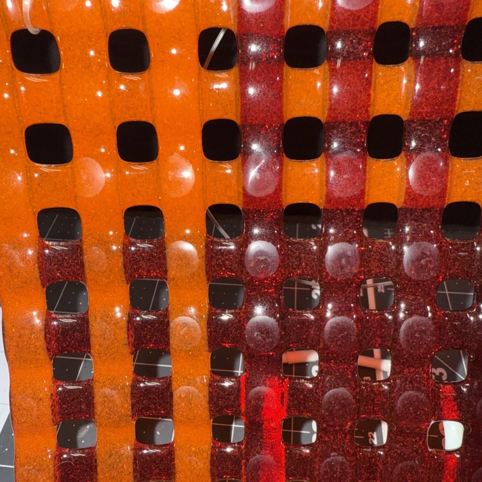 Plato decorativo contemporáneo de vidrio tejido rojo naranja amarillo 8x8 Suncatcher Foto 2 de 3