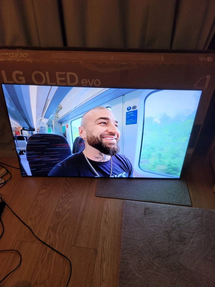 LG OLED55G45LW 55inch OLED evo G4 4K SMART TV WiFi 2024 MODEL. LINE ON SCREEN  - Image 3 of 4