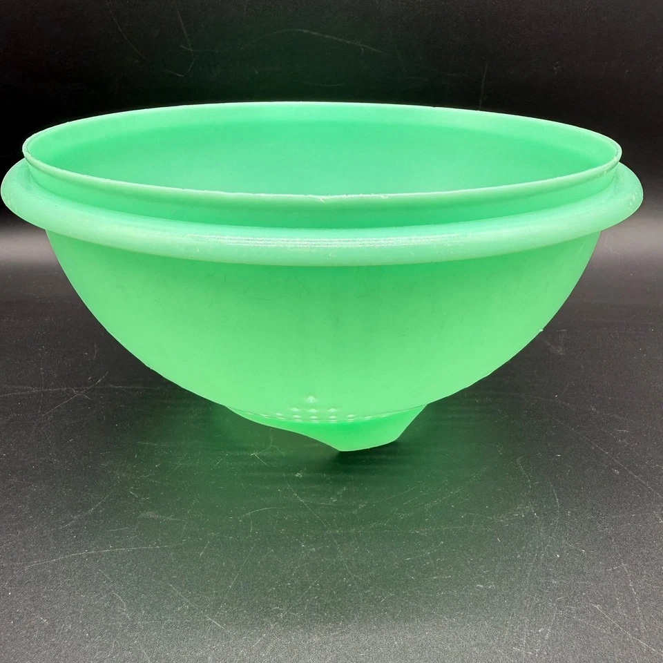 Tupperware Green Colander Vintage USA Starburst Strainer Midcentury Jade Green - Image 2 of 4