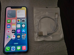 Originalverpacktes Apple iPhone XS - 256GB - Silber (Entsperrt) A2097 (GSM) - 77% BH