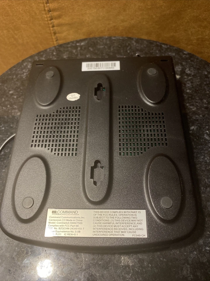 COMMAND COMSWITCH 7500 PHONE COMPUTER MANAGEMENT 4 Ports Multi line POWERS UP - Image 2 of 4