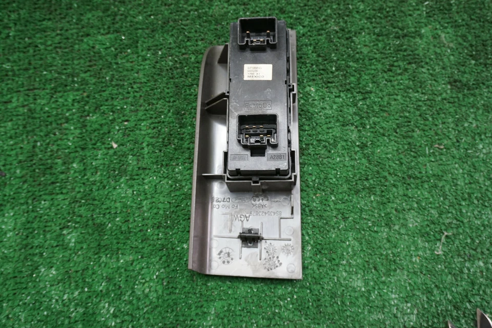 Interruptor de ventana Ford Focus Driver 2009 OEM 8s435423879 Foto 3 de 4