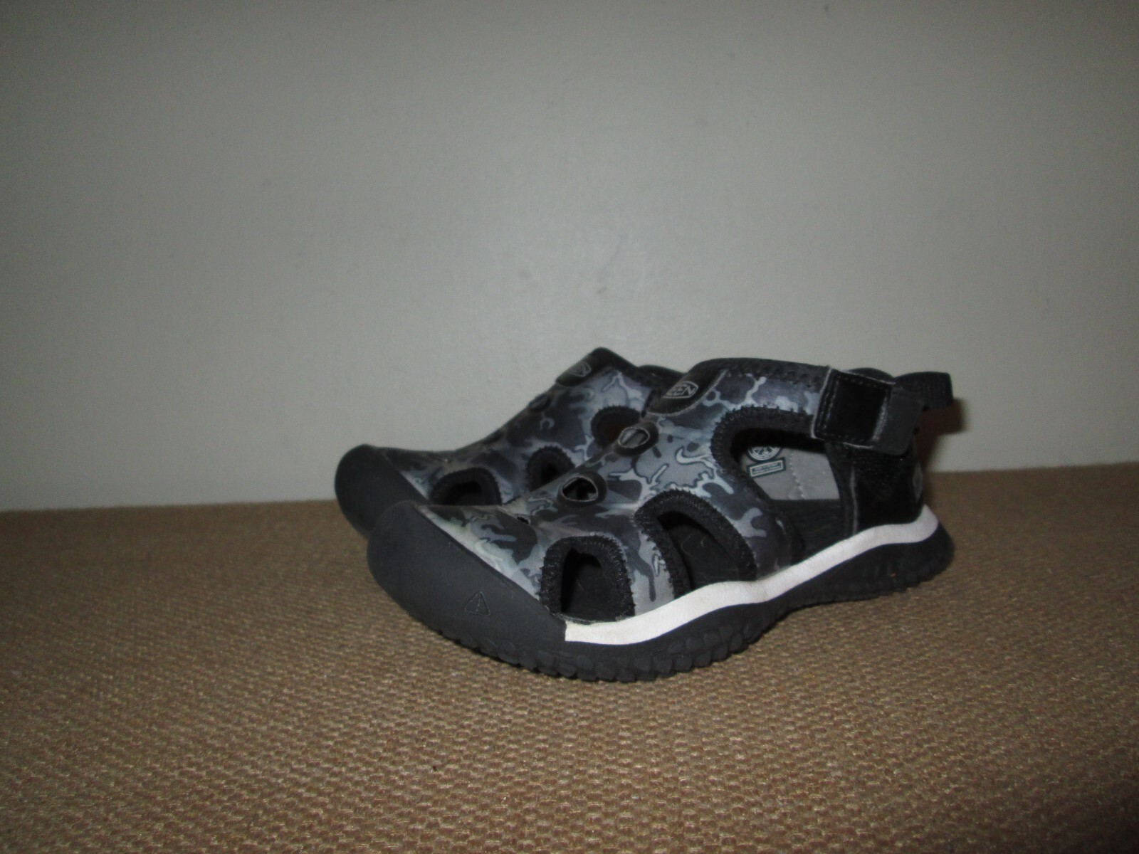 Sandali da acqua KEEN bambino unisex Stingray punta chiusa nero mimetico taglia 10