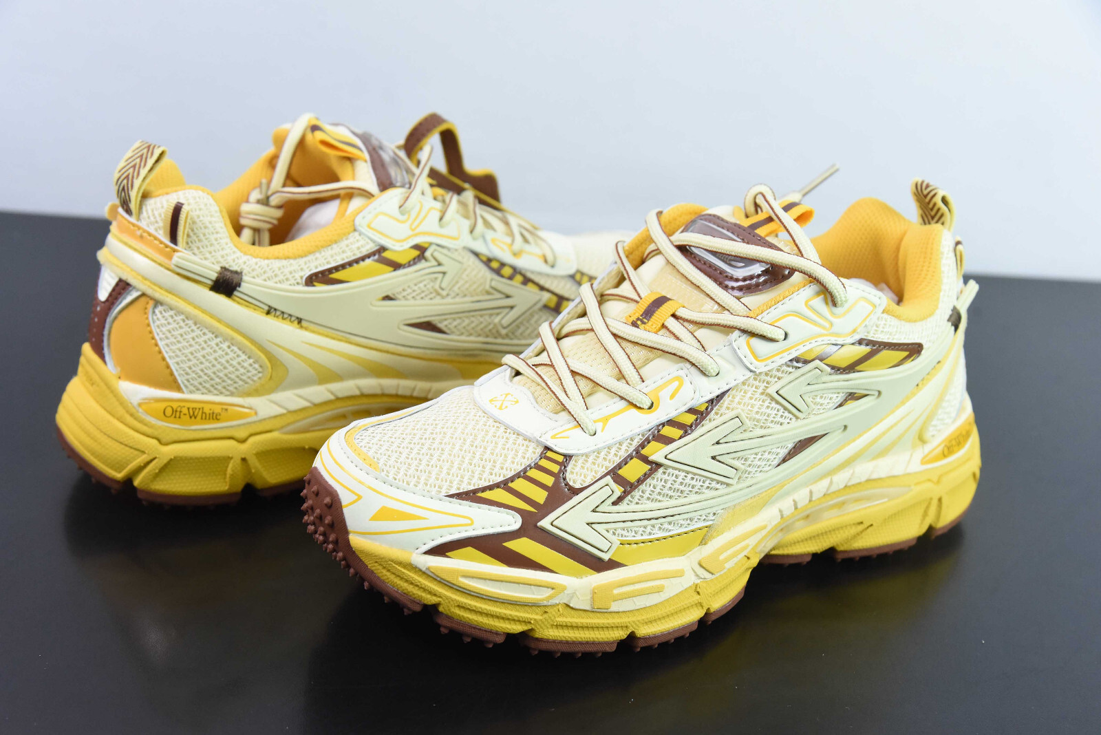 SAOLA Sneakers unisex Off Arrow bianche Be Right Back Milano