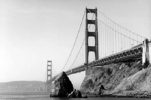 NEW: set of 5 B&W prints of Golden Gate Bridge in San Francisco - Jesse Kalisher - Image 2 of 4