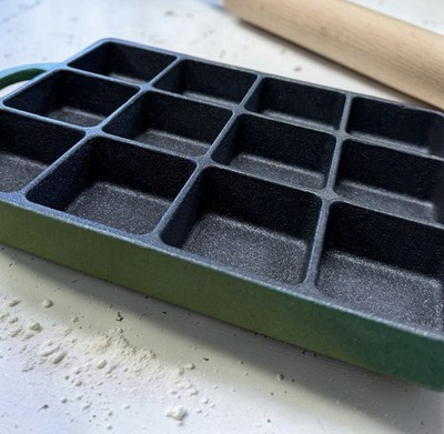 Cooks Essential Cast Iron Brownie Pan~ Portion Control ? Min. Meatloafs(NEW)