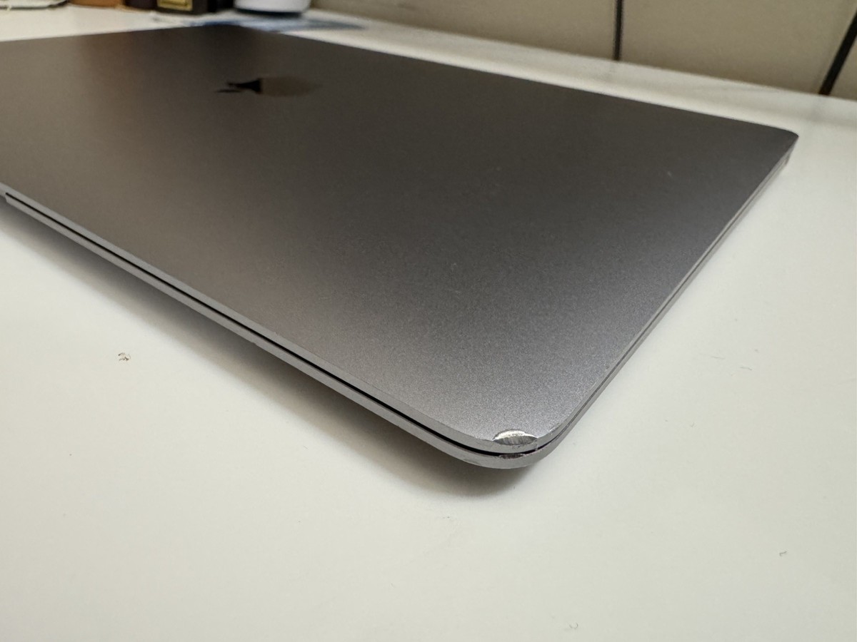 美品MacBook Air A2337 M1 16GB シルバー　Tahoe Apple MacBook Air A2337 2020 M1 Chip 16GB 512GB SSD Tahoe OS