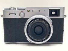 Fujifilm X100V – Silver-Excellent Condition – BUNDLE-Everything to get started!