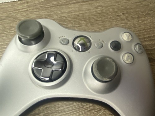 Microsoft Xbox 360 Special Edition Controller Wireless Argento con Batt Cover FUNZIONANTE - Foto 7 di 11