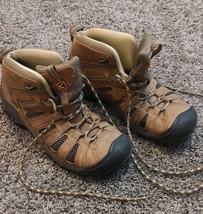 Stivali da trekking Keen Voyageur Mid da donna taglia 9 5 in pelle marrone a rete traspiranti