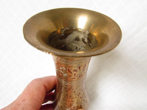 Urna vaso vintage in ottone massiccio ~ design inciso - dipinta a mano altezza 6" - Foto 6 di 6