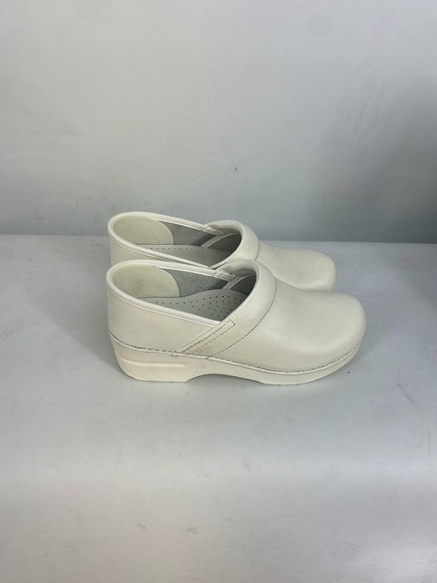 white dansko nursing clogs
