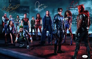 Titans 11x17 Photo Poster Cast x3 Signed Walters Ritchson Leslie JSA Certified