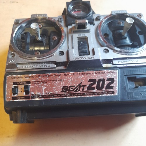 BEAT 202 2 CHANNEL REMOTE RADIO CONTROL SYSTEM TRANSMITTER - Picture 2 of 9