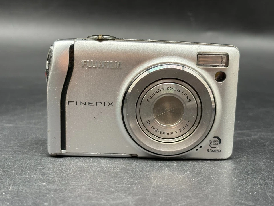 Fujifilm FinePix F40fd Digitalkamera Silber 8,3MP Super CCD Kompakt Vintage - Bild 1 von 4