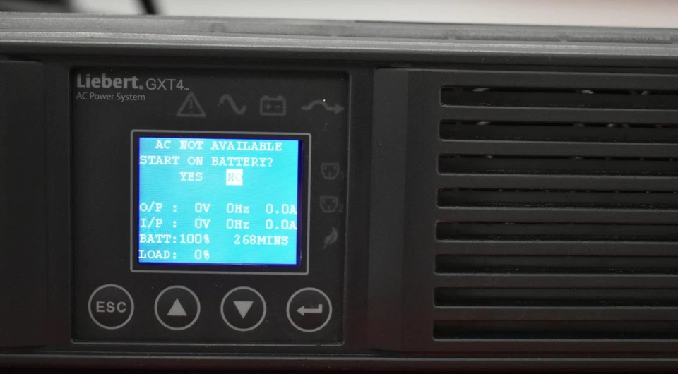 Lote de 2 UPS de rack/torre Emerson Vertiv Liebert GXT4, 2000RT120, 120V - Imagem 3 de 4