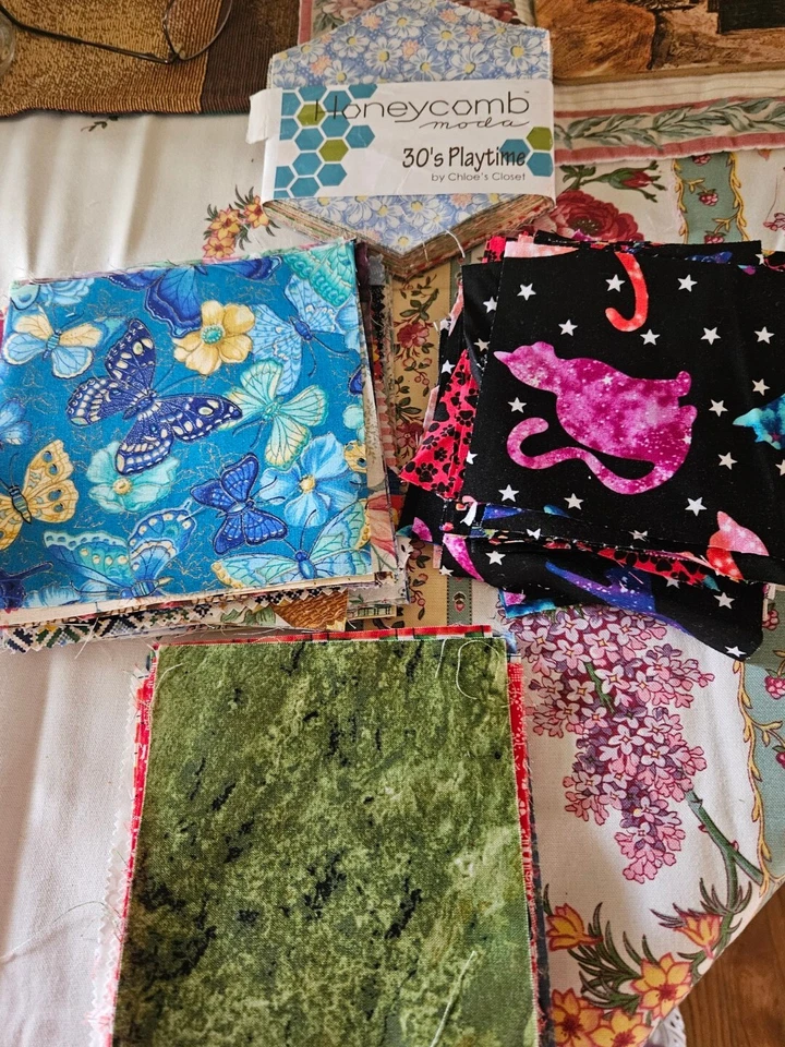 Lot Of 268 Cotton Quilting Squares & Hexagons Moda Etc Various Sizes & Patterns - Image 2 of 4