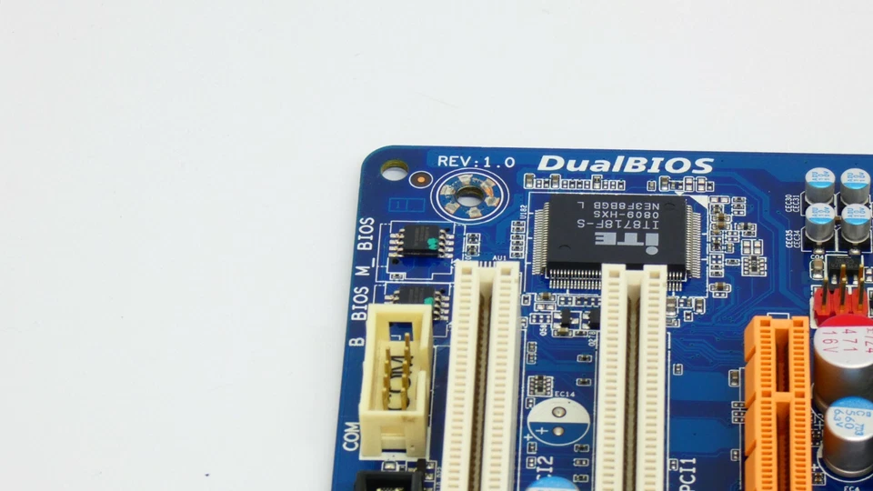 Placa madre GIGABYTE GA-MA78G-DS3H - Socket AM2/AM2+/AM3 - Imagen 3 de 4