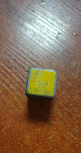 BMW E12 E23 E24 E28 GETRIEBE RELAIS HELLA 1373586 12V