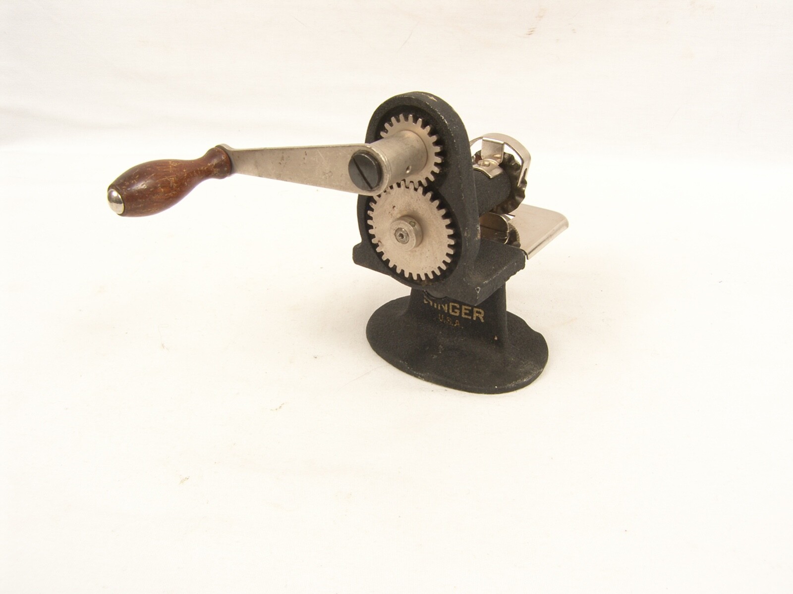 Vintage Singer Sewing Ball Bearing Hand Operated Crank Pinker Pinking