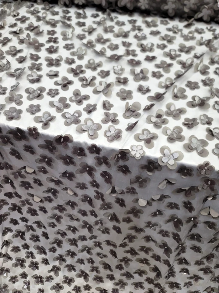 TELA FLORAL GRIS MARIPOSA 3D FLORAL 58" POR YARDA MARIPOSAS PARA VESTIR  Foto 3 de 4